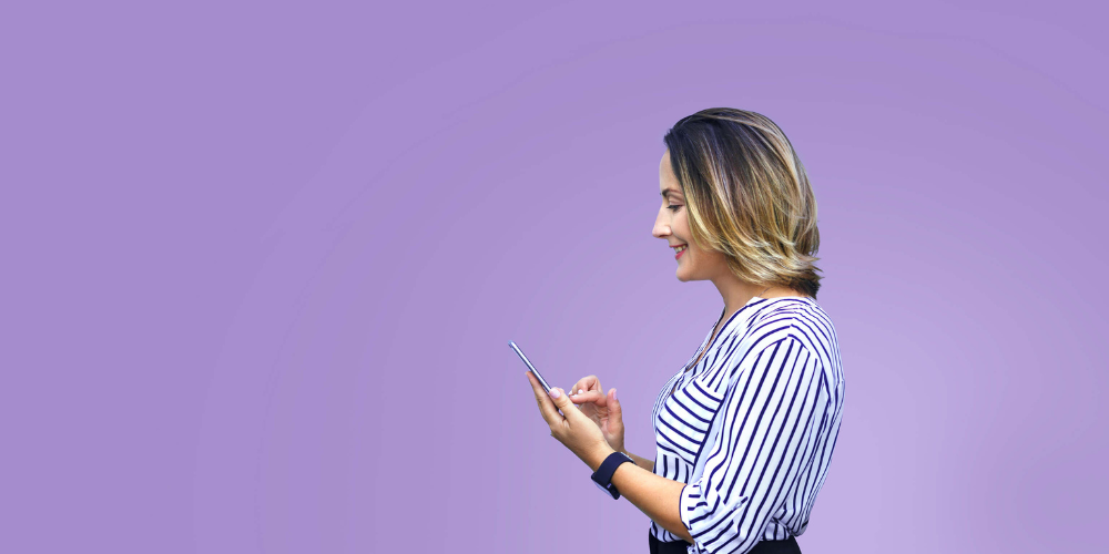 Women on phone 1000x500