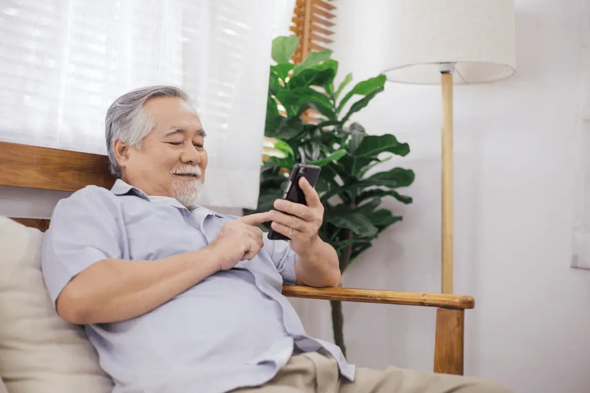 secondary_14_elder_on_phone_0821