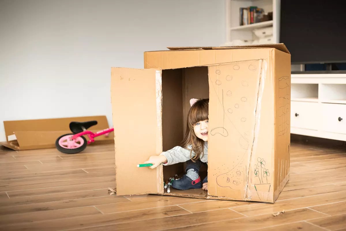 secondary_15_young_girl_in_box_0821
